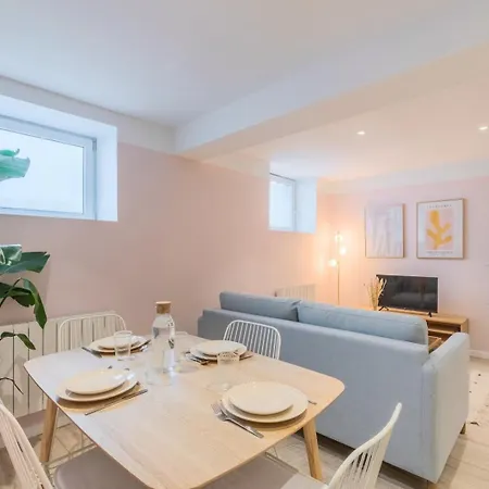 Apartment Renovated In Semi-basement & Hypercentre *